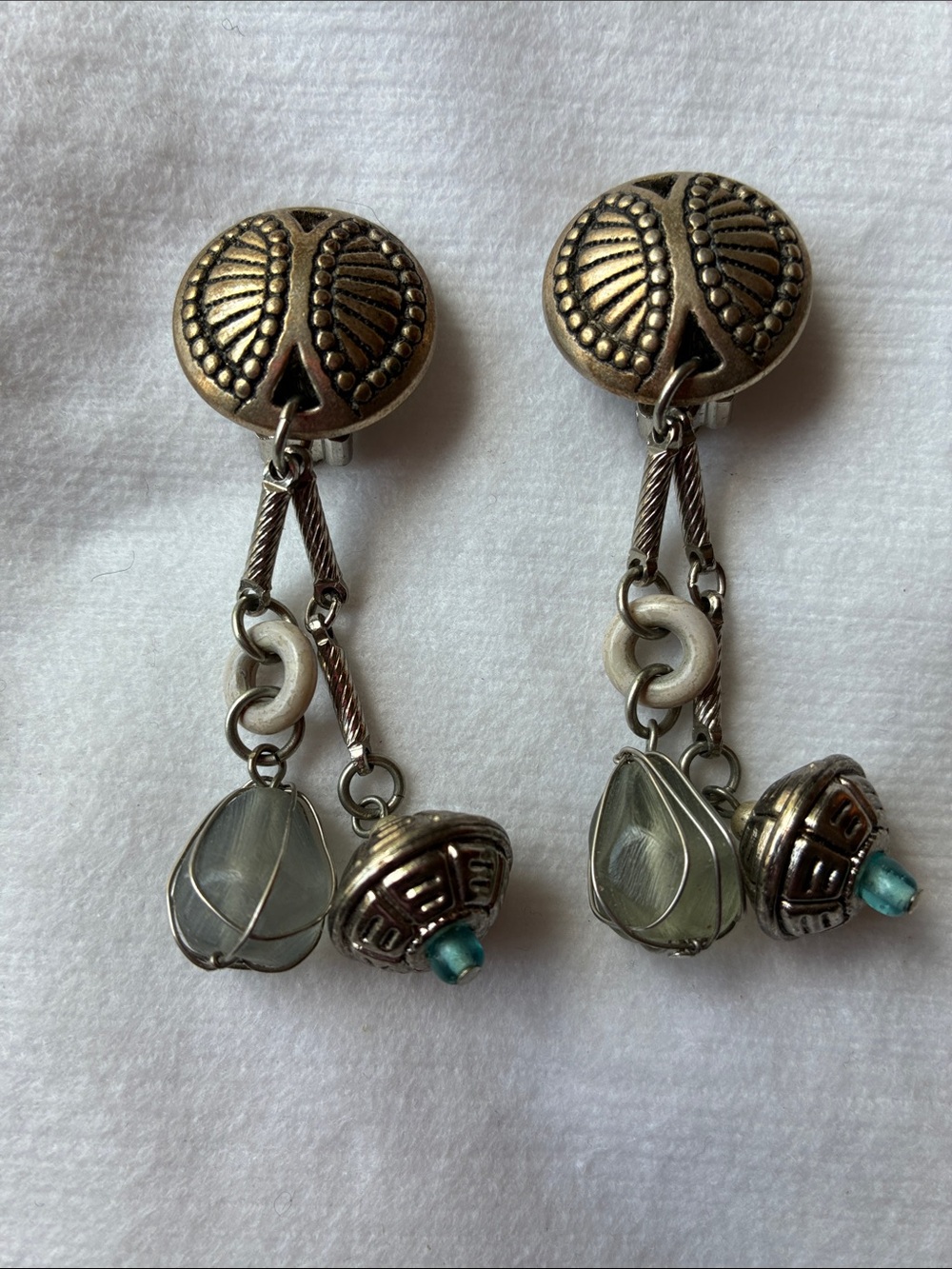 Vintage-Inspired Silver & Pale Green Dangle Clip-On Earrings